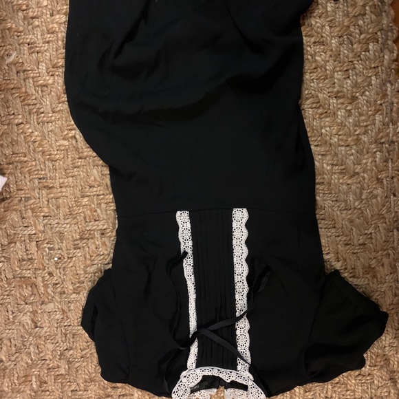 Clothes - Picture 6 of 8